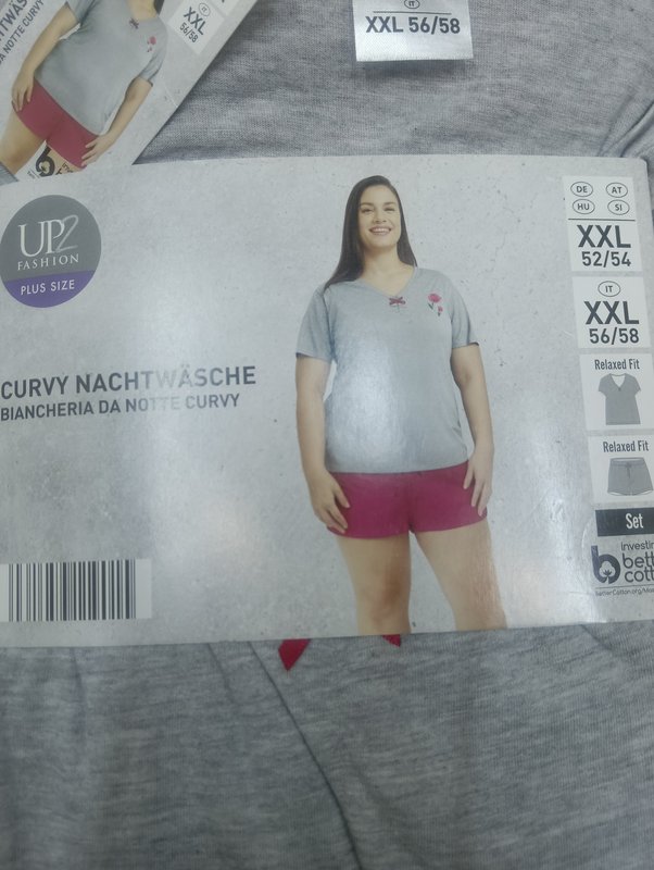 شورت وتيشيرت نسائي