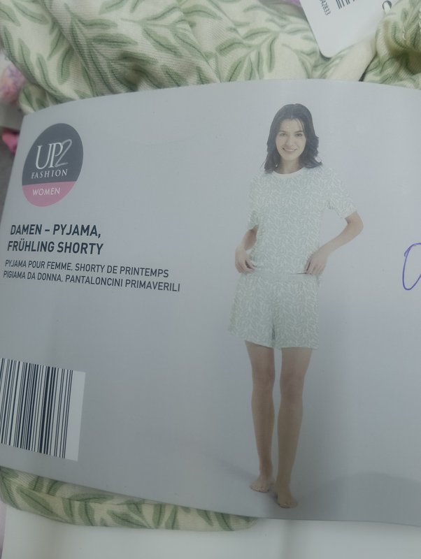 تشيرت وشورت نسائي