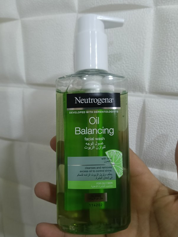 غسول نتروجينا للبشرة الدهنية