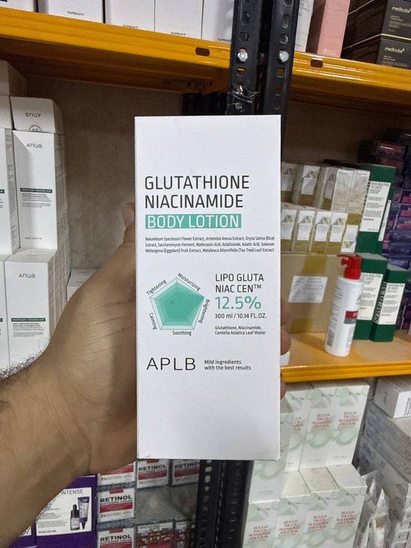 لوشن تفتيح الجسم APLB Glutathione Niacinamide بحجم 300 مل.